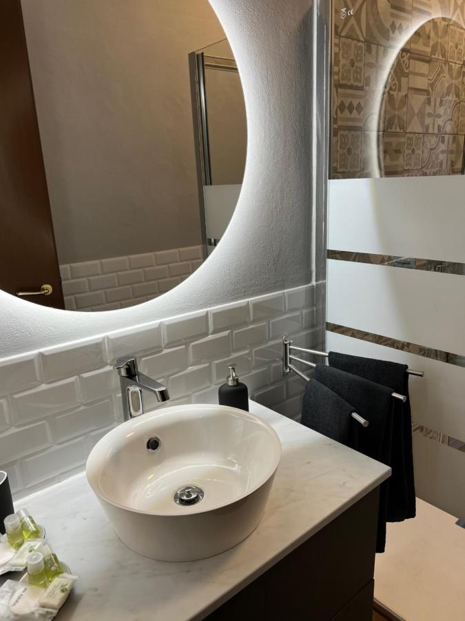 Stylish Apartment 3 Km Away From Duomo - Netflix, Wi-Fi, All Comforts Included Милан Экстерьер фото